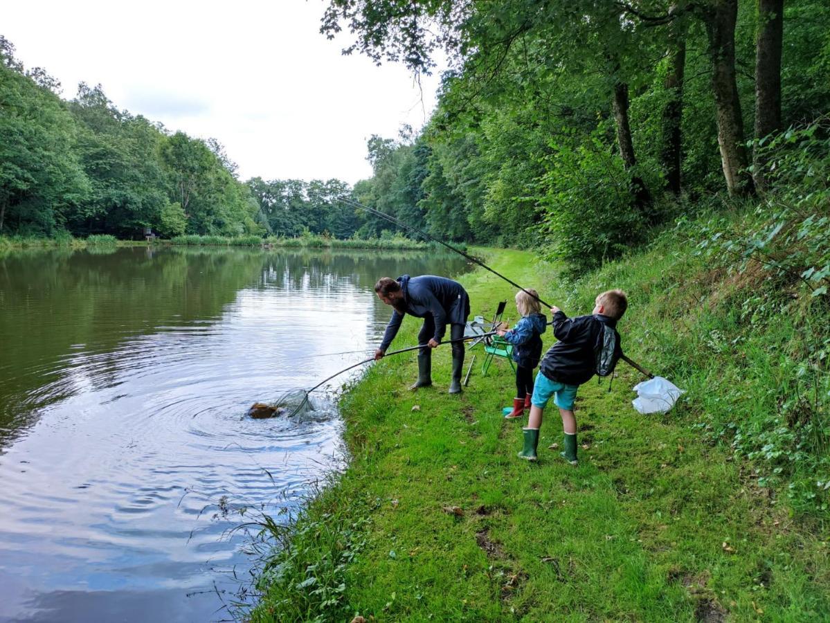 Deux Etangs Poissonneux Au Milieu Des Bois Avec Gite Moderne, La Halte Des Deux Lacs Rosée Buitenkant foto