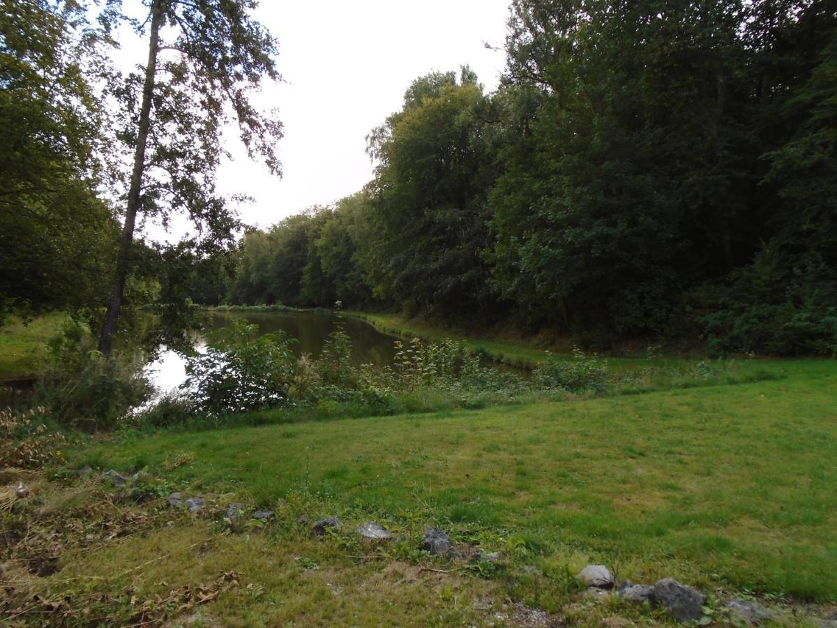 Deux Etangs Poissonneux Au Milieu Des Bois Avec Gite Moderne, La Halte Des Deux Lacs Rosée Buitenkant foto