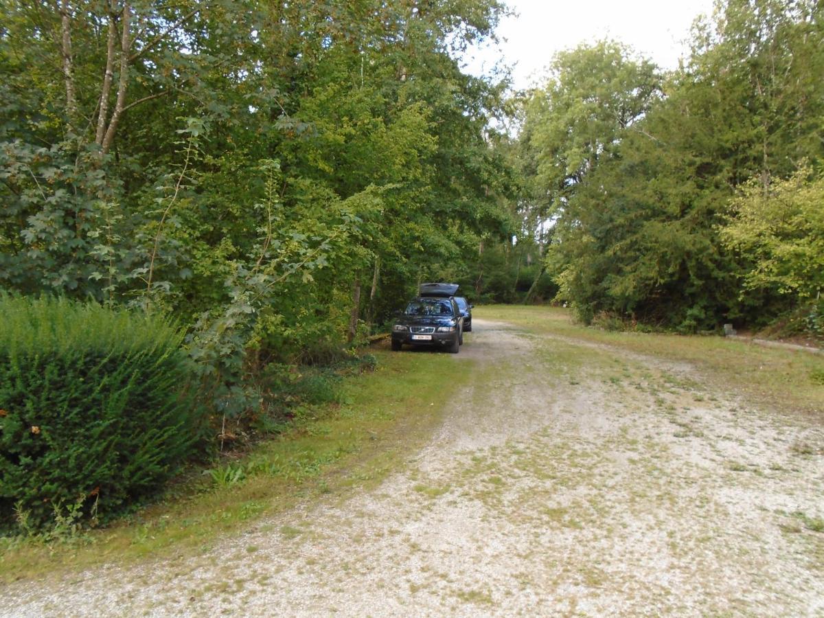 Deux Etangs Poissonneux Au Milieu Des Bois Avec Gite Moderne, La Halte Des Deux Lacs Rosée Buitenkant foto