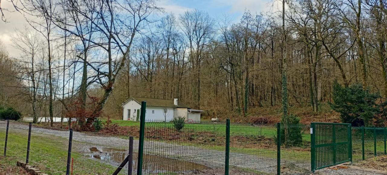 Deux Etangs Poissonneux Au Milieu Des Bois Avec Gite Moderne, La Halte Des Deux Lacs Rosée Buitenkant foto